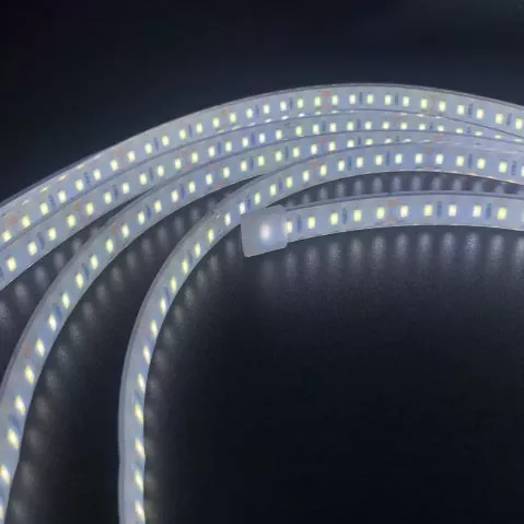 Apa karakteristik sumber cahya sing kurang-voltase LED
